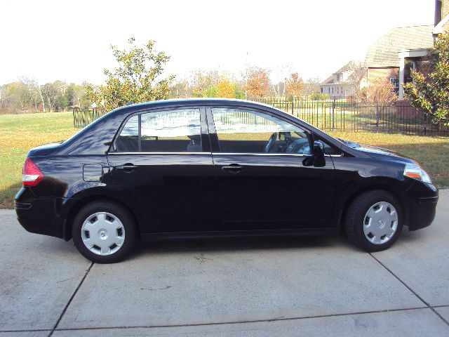 2008 Nissan Versa Crew Cab Standard Box 2-wheel Drive SLE