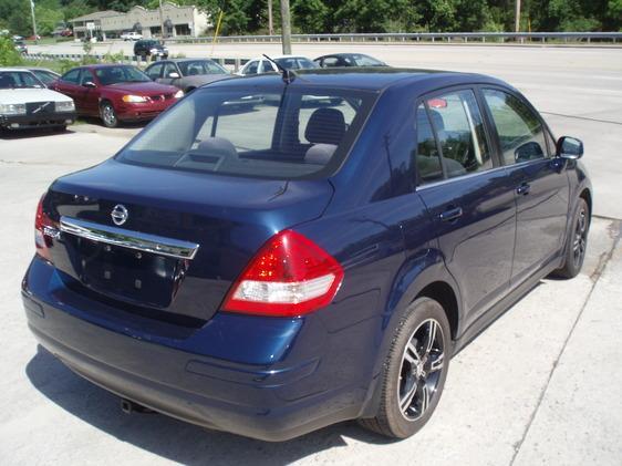 2008 Nissan Versa Crew Cab Standard Box 2-wheel Drive SLE