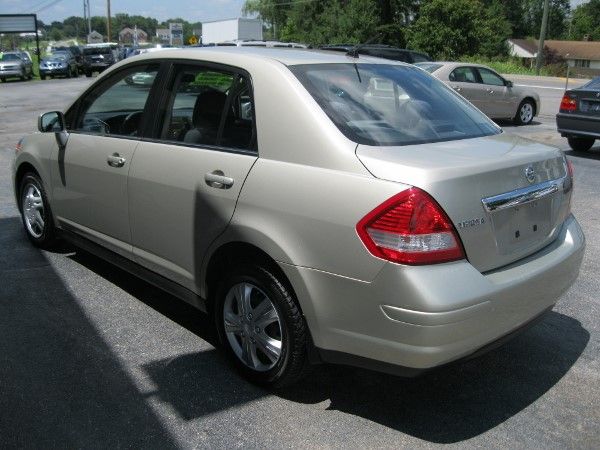 2008 Nissan Versa Crew Cab Standard Box 2-wheel Drive SLE
