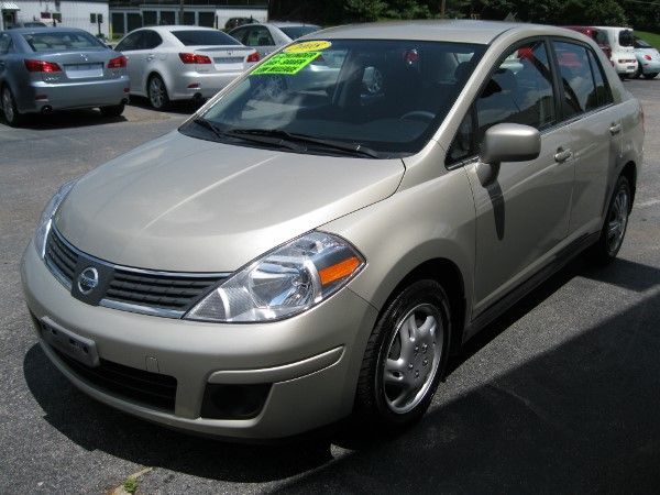 2008 Nissan Versa Crew Cab Standard Box 2-wheel Drive SLE