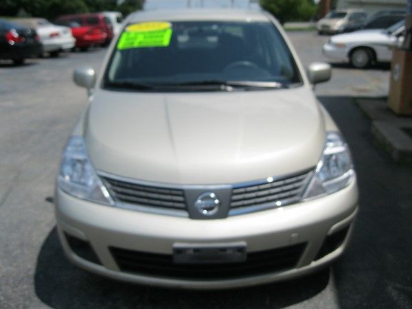 2008 Nissan Versa Crew Cab Standard Box 2-wheel Drive SLE
