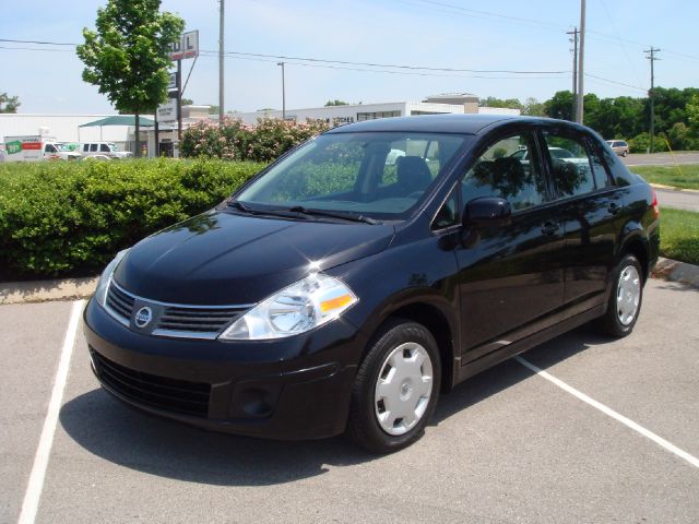2009 Nissan Versa Crew Cab Standard Box 2-wheel Drive SLE