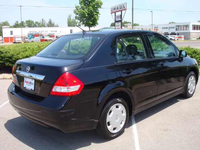 2009 Nissan Versa Crew Cab Standard Box 2-wheel Drive SLE
