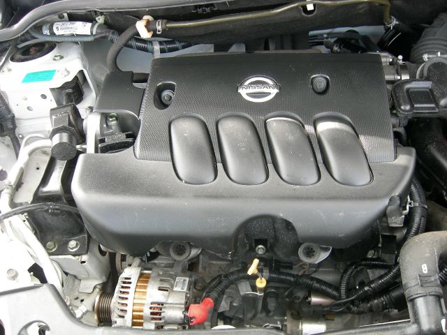 2009 Nissan Versa Crew Cab Standard Box 2-wheel Drive SLE