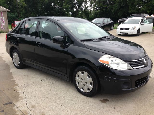 2009 Nissan Versa Crew Cab Standard Box 2-wheel Drive SLE