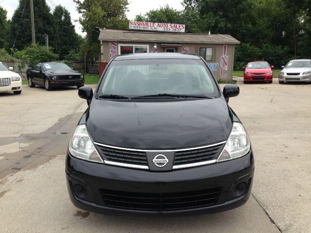 2009 Nissan Versa Crew Cab Standard Box 2-wheel Drive SLE