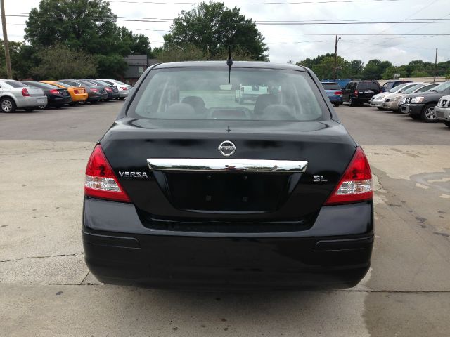 2009 Nissan Versa Crew Cab Standard Box 2-wheel Drive SLE