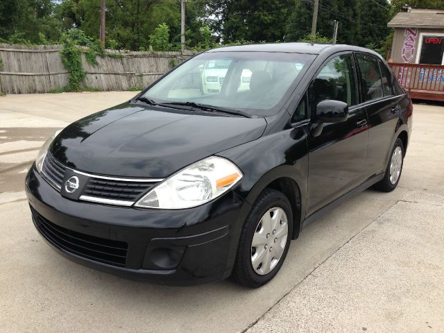 2009 Nissan Versa Crew Cab Standard Box 2-wheel Drive SLE
