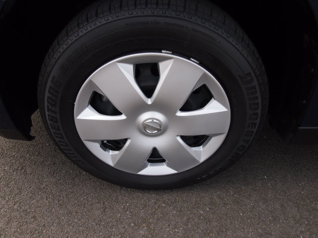 2009 Nissan Versa Base