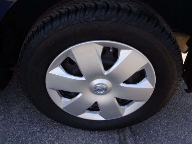 2009 Nissan Versa Base