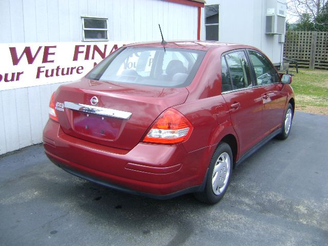 2009 Nissan Versa Crew Cab Standard Box 2-wheel Drive SLE