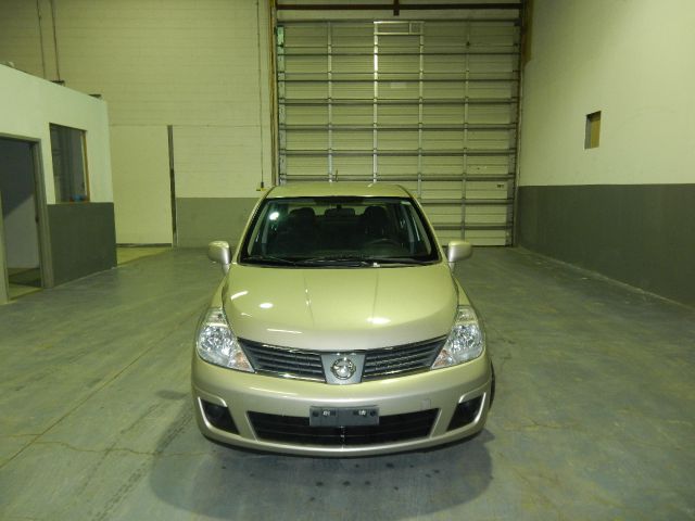 2009 Nissan Versa 1500 SLE 4WD