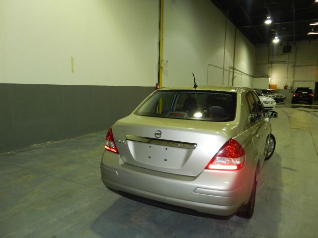 2009 Nissan Versa 1500 SLE 4WD