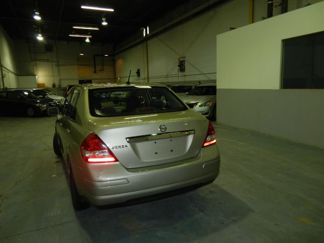 2009 Nissan Versa 1500 SLE 4WD