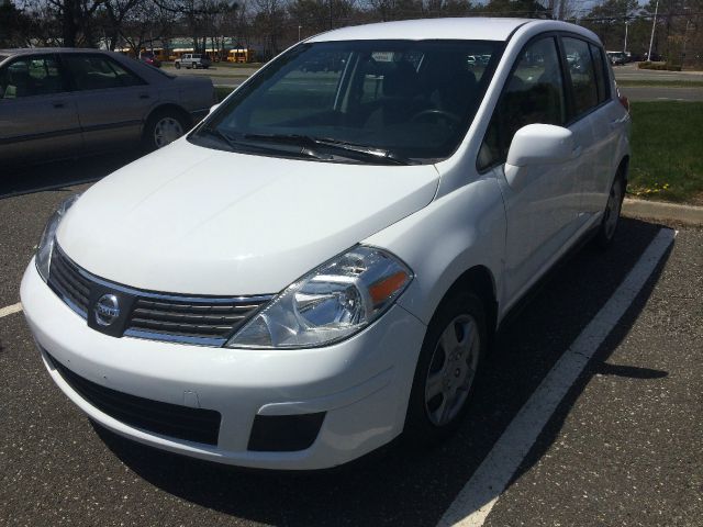 2009 Nissan Versa T6 AWD 7-passenger Leather Moonroof