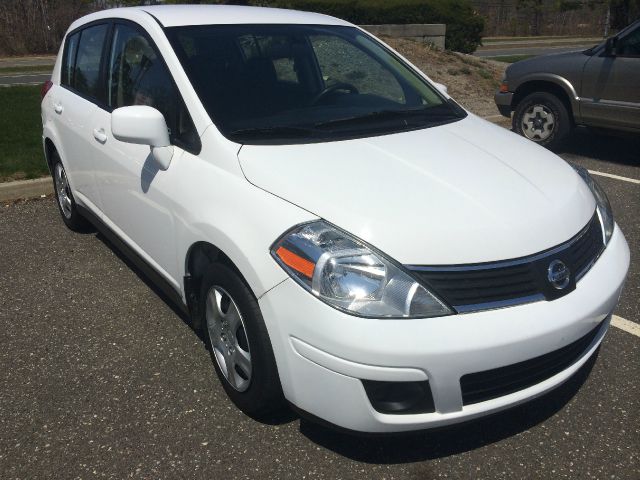 2009 Nissan Versa T6 AWD 7-passenger Leather Moonroof