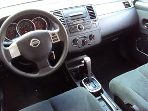 2010 Nissan Versa Crew Cab Standard Box 2-wheel Drive SLE