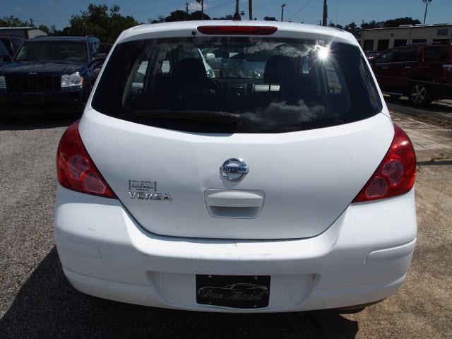 2010 Nissan Versa Unknown