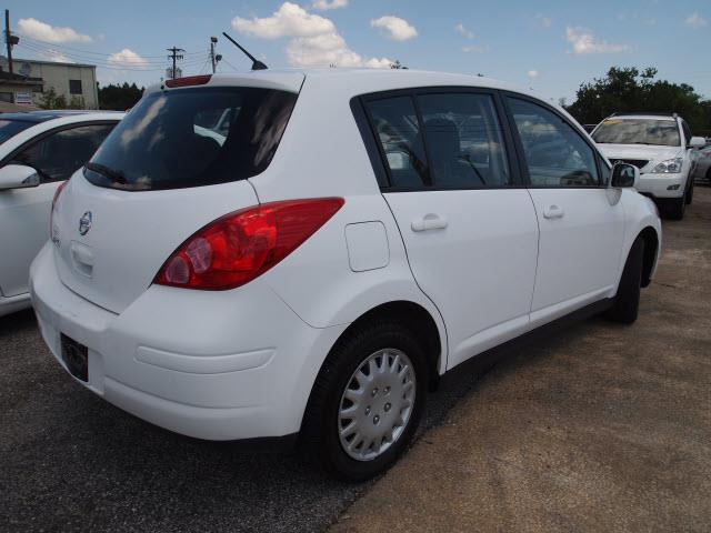 2010 Nissan Versa Unknown