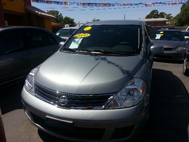 2010 Nissan Versa Crew Cab Standard Box 2-wheel Drive SLE