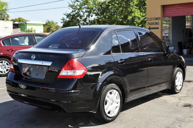 2010 Nissan Versa Crew Cab Standard Box 2-wheel Drive SLE
