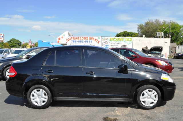 2010 Nissan Versa Crew Cab Standard Box 2-wheel Drive SLE