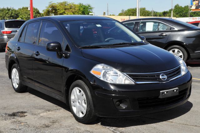 2010 Nissan Versa Crew Cab Standard Box 2-wheel Drive SLE