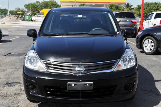 2010 Nissan Versa Crew Cab Standard Box 2-wheel Drive SLE