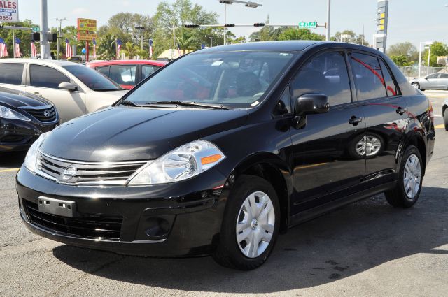 2010 Nissan Versa Crew Cab Standard Box 2-wheel Drive SLE