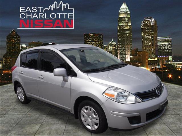 2010 Nissan Versa Crew Cab Standard Box 2-wheel Drive SLE