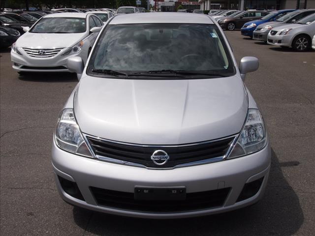 2010 Nissan Versa Crew Cab Standard Box 2-wheel Drive SLE