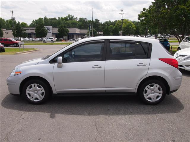 2010 Nissan Versa Crew Cab Standard Box 2-wheel Drive SLE