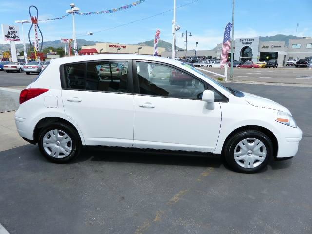 2010 Nissan Versa Carrera C4S