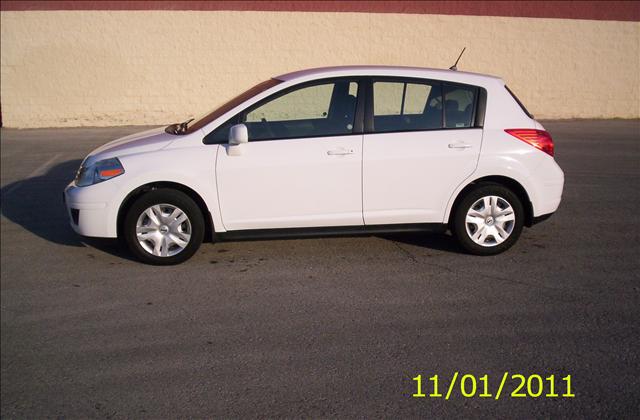 2010 Nissan Versa XR