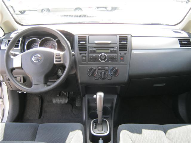 2010 Nissan Versa Crew Cab Standard Box 2-wheel Drive SLE