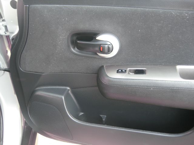 2010 Nissan Versa Crew Cab Standard Box 2-wheel Drive SLE