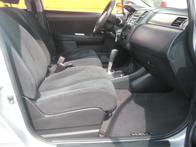 2010 Nissan Versa Crew Cab Standard Box 2-wheel Drive SLE