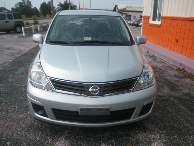 2010 Nissan Versa Crew Cab Standard Box 2-wheel Drive SLE