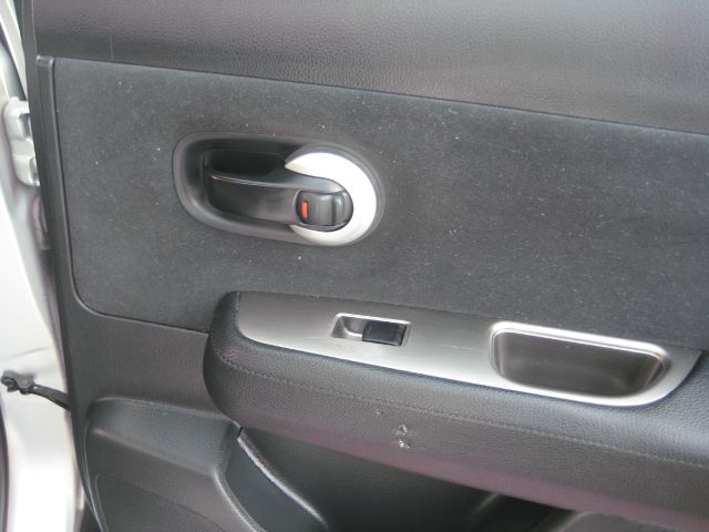 2010 Nissan Versa Crew Cab Standard Box 2-wheel Drive SLE