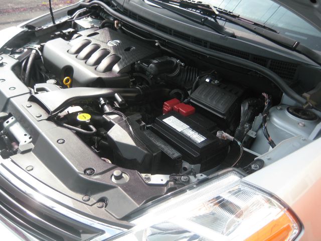 2010 Nissan Versa Crew Cab Standard Box 2-wheel Drive SLE