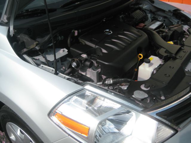 2010 Nissan Versa Crew Cab Standard Box 2-wheel Drive SLE