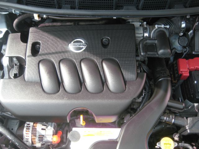 2010 Nissan Versa Crew Cab Standard Box 2-wheel Drive SLE