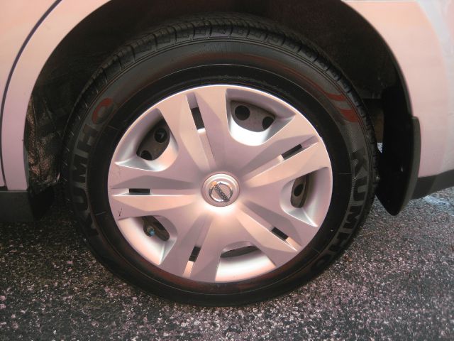 2010 Nissan Versa Crew Cab Standard Box 2-wheel Drive SLE