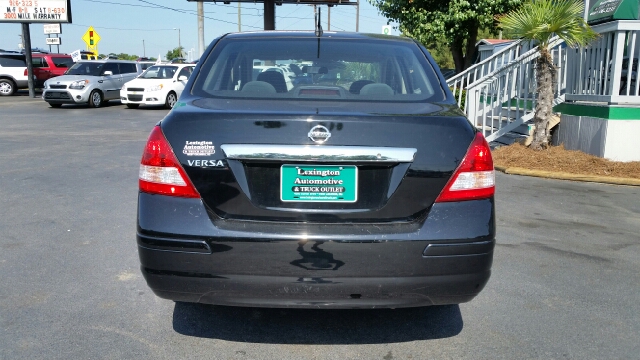 2010 Nissan Versa Crew Cab Standard Box 2-wheel Drive SLE
