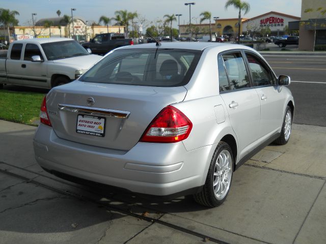 2011 Nissan Versa Crew Cab Standard Box 2-wheel Drive SLE