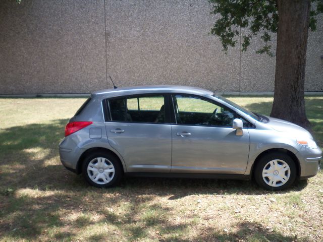 2011 Nissan Versa Carrera C4S