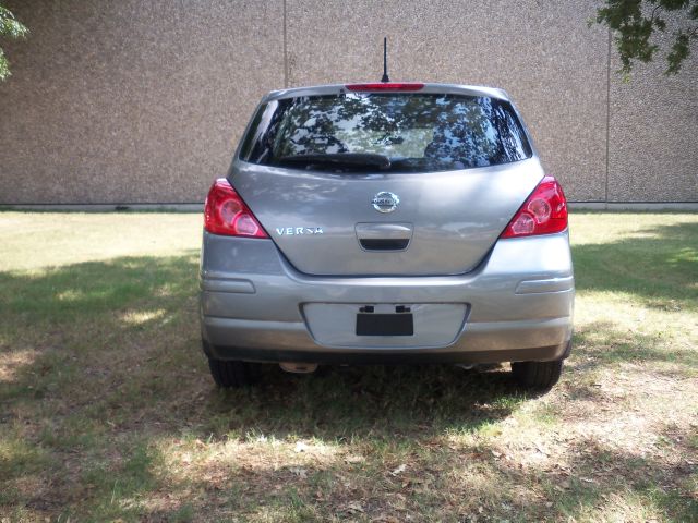 2011 Nissan Versa Carrera C4S