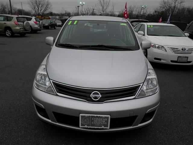 2011 Nissan Versa Crew Cab Standard Box 2-wheel Drive SLE