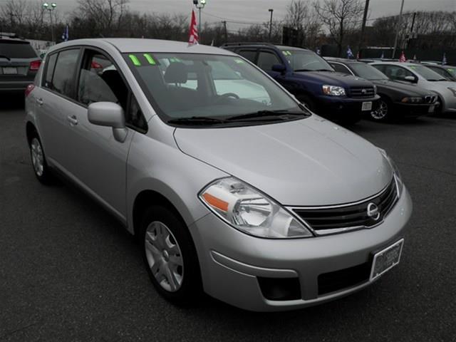 2011 Nissan Versa Crew Cab Standard Box 2-wheel Drive SLE