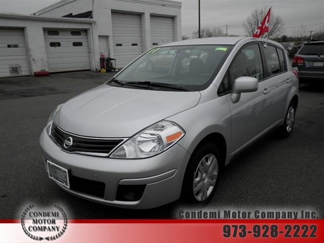 2011 Nissan Versa Crew Cab Standard Box 2-wheel Drive SLE